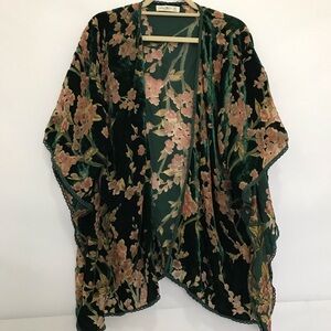 Natural Life Floral Velvet Kimono in Dark Green and Blush OS
